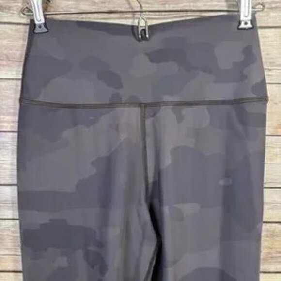 ALO Yoga Camouflage High Waist Vapor Legging - Gray Camo full length Size Small - Picture 2 of 4